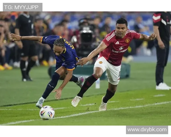 足球小孩挑战球星技艺一幕惊艳全场世界冠军也被戏耍